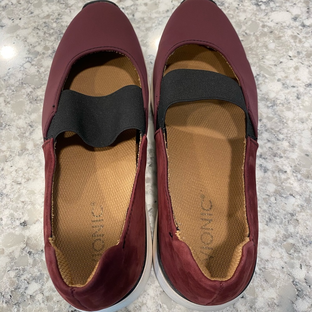 Vionic slip ons - Picture 10 of 13